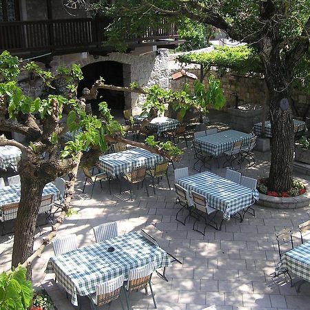 Guesthouse Domacija Sajna Sezana Ngoại thất bức ảnh